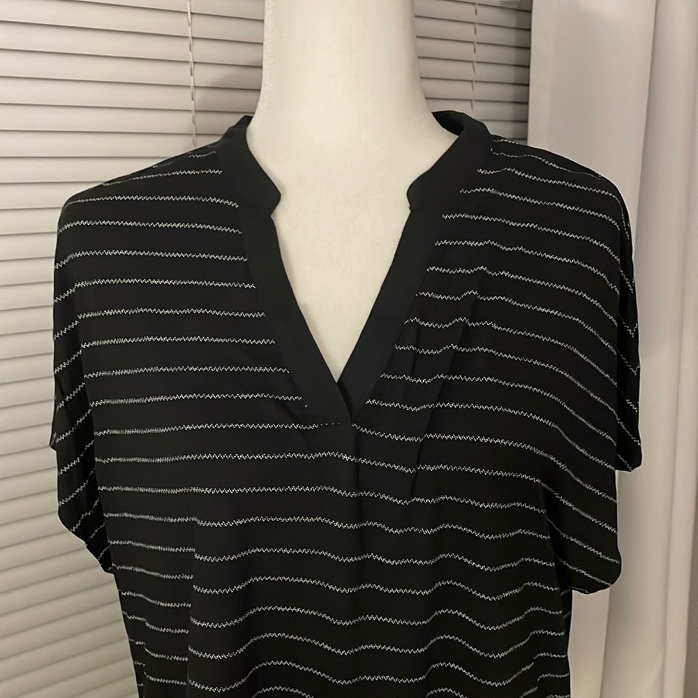 Old Navy Striped Top (Black / White) - Picture 2 of 11